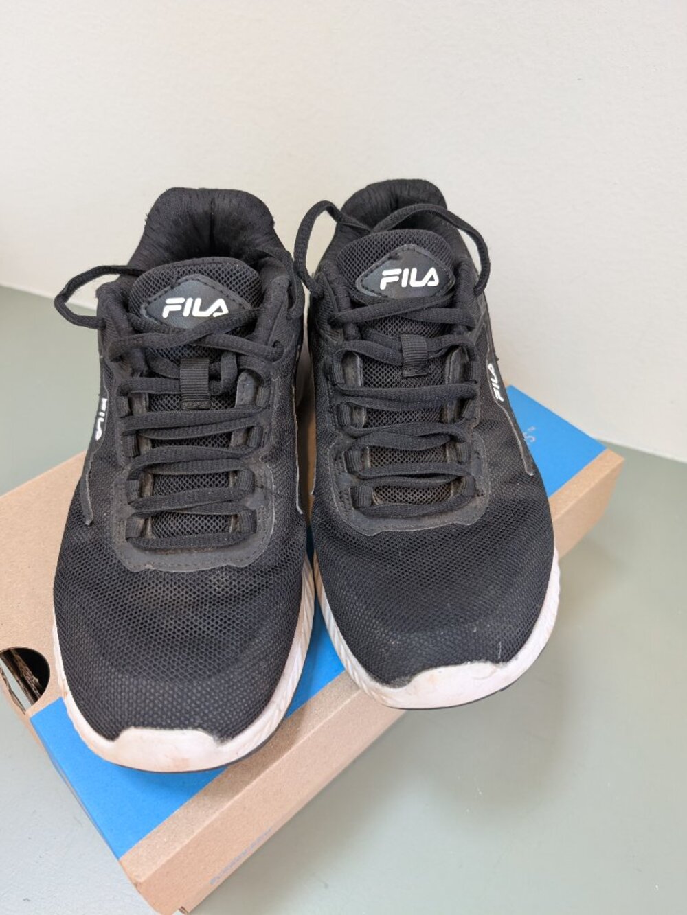 Women's Fila Black Athletic Running Shoes Size 7.5